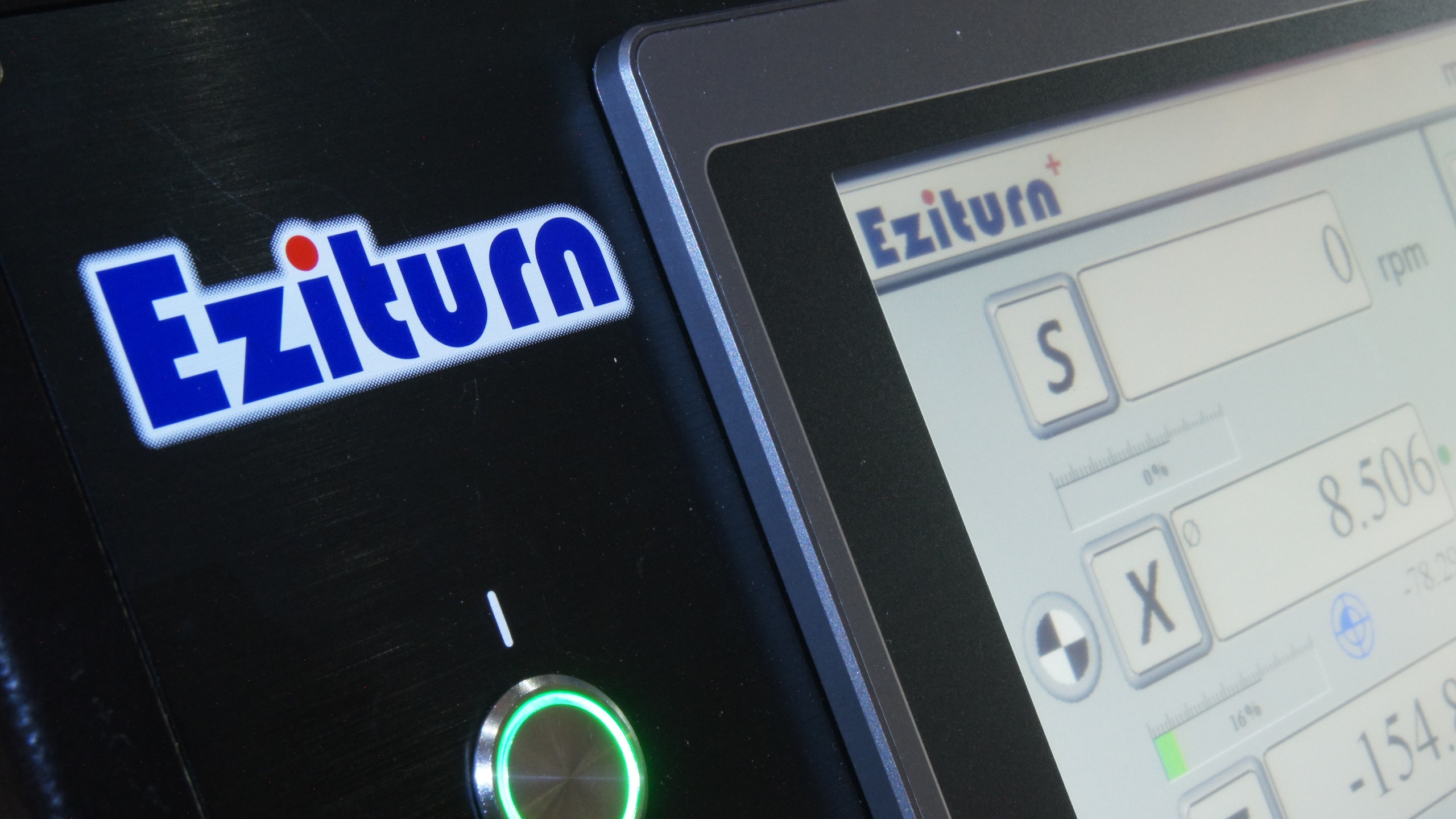 Eziturn 直覺觸控智慧型控制系統面板特寫